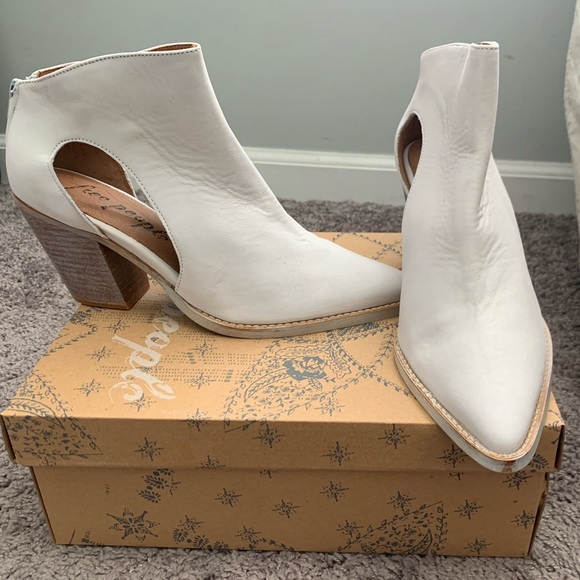 NWT Free People Leather Wilder Pointed Toe Booties - Picture 6 of 8